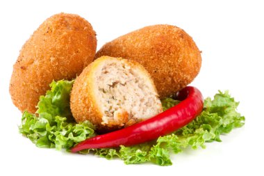 üç kızarmış ekmekli göğsü marul ve beyaz arka plan üzerinde izole biber ile