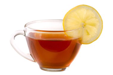 Beyaz arka plan üzerinde izole bir dilim limon ile çay