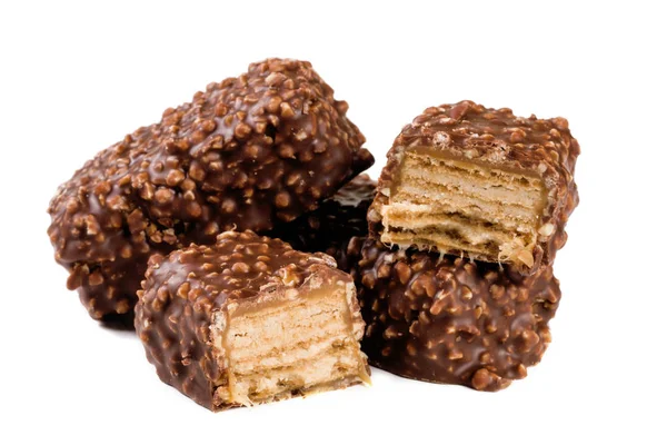 Dulces de chocolate con nueces aisladas sobre fondo blanco —  Fotos de Stock