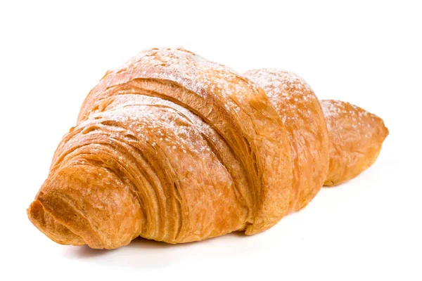 Un croissant cosparso di zucchero a velo isolato su fondo bianco — Foto Stock