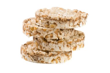 Beyaz arka plan üzerinde izole tahıl crispbreads yığını