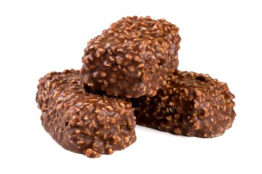 Beyaz arka plan üzerinde izole Fındıklı çikolata şeker