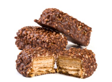 Beyaz arka plan üzerinde izole Fındıklı çikolata şeker