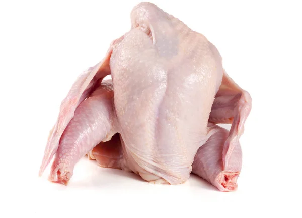 Carcasa de pollo crudo aislada sobre fondo blanco — Foto de Stock