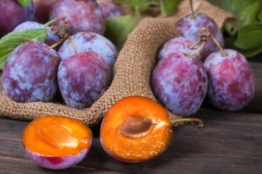 Erik çul ahşap zemin üzerine