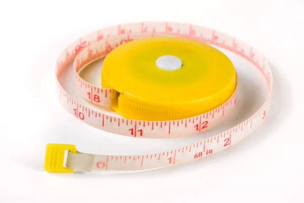 Mètre tailleur ou ruban à mesurer automatique isolé sur fond blanc — Photo