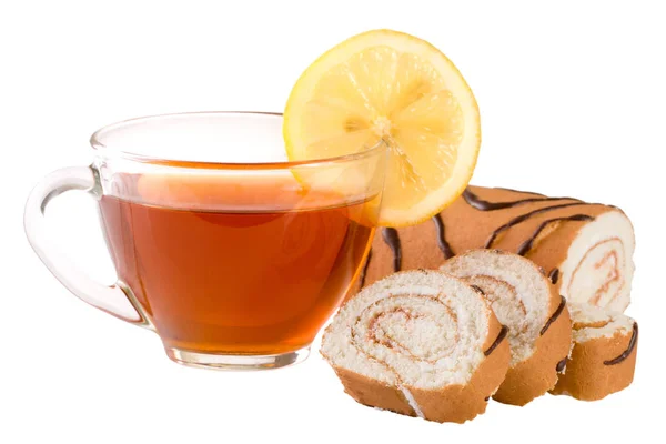 Tranches de pain de biscuit avec une tasse de thé isolé sur fond blanc gros plan — Photo