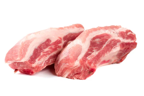 Două bucăți de carne de porc izolate pe fundal alb — Fotografie, imagine de stoc