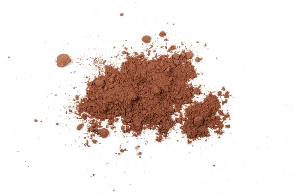 Stos proszku kakaowego izolowany na białym tle — Zdjęcie stockowe