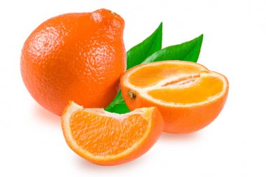 Mandarin veya Mineola beyaz arka plan üzerinde izole yaprak ile