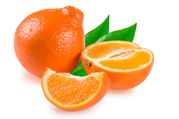 Mandarine ou Mineola avec feuille isolée sur fond blanc — Photo