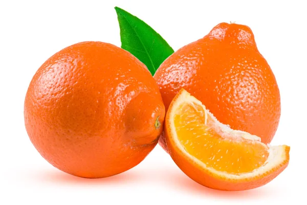 Dois tangerina laranja ou Mineola com fatia e folha isolada no fundo branco — Fotografia de Stock