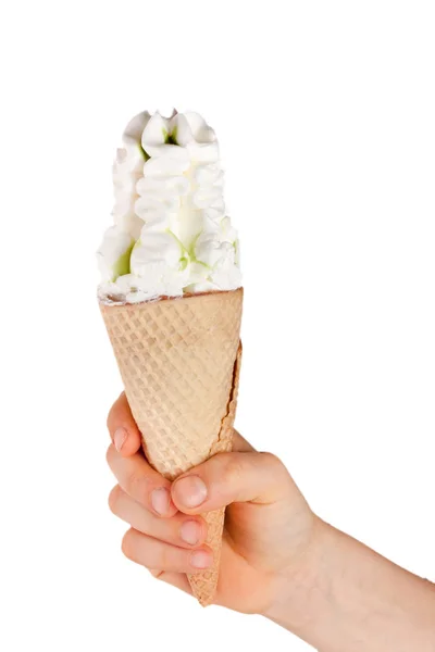 Конус мороженого в руках детей изолированы на белом фоне — стоковое фото