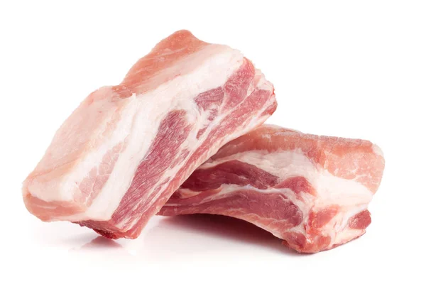 Pedaços de carne de porco isolada sobre fundo branco — Fotografia de Stock