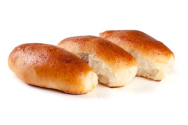 Beyaz arka plan üzerinde izole lahana ile üç ev yapımı börek