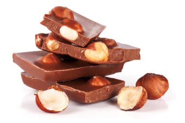 Beyaz arka plan üzerinde izole fındık çikolata