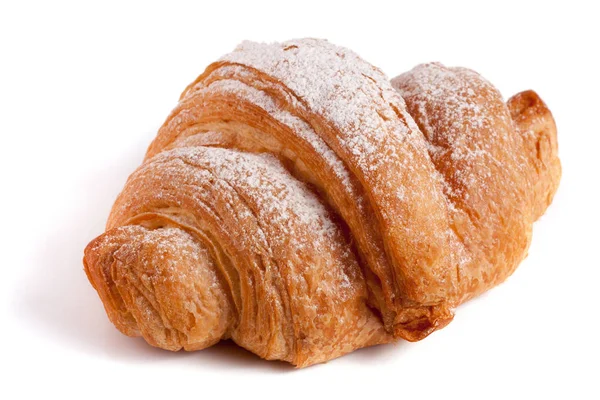 Ein Croissant bestreut mit Puderzucker isoliert auf weißem Hintergrund Nahaufnahme — Stockfoto