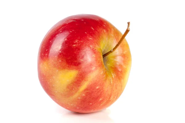 Manzana roja fresca aislada sobre fondo blanco — Foto de Stock