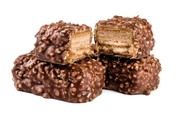 Σοκολάτα καραμέλα με καρύδια που απομονώνονται σε λευκό φόντο — Φωτογραφία Αρχείου