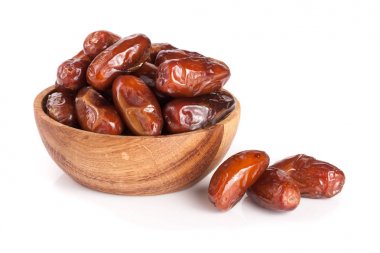 Beyaz arka plan üzerinde izole bir ahşap kase tarihleri