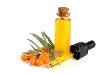 Deniz topalak yağı çilek ve beyaz arka plan üzerinde izole yaprakları ile