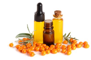 Deniz topalak yağı çilek ve beyaz arka plan üzerinde izole yaprakları ile