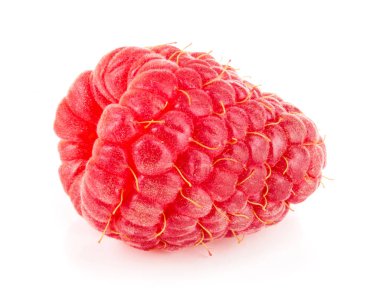 Beyaz arka plan makro'izole bir ahududu