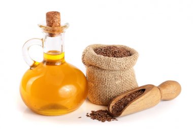 keten tohumu yağı ile beyaz arka plan üzerinde izole keten tohumu