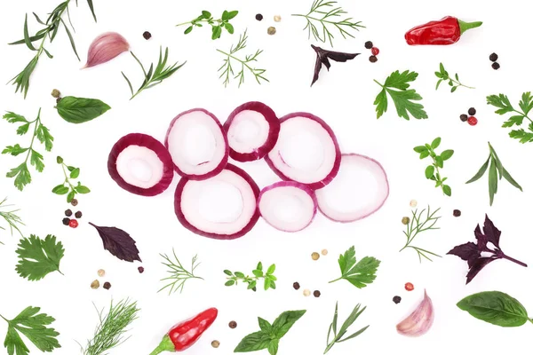 soğan, sarımsak, acı biber ve baharat beyaz arka plan üzerinde izole. Üstten Görünüm
