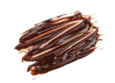 İzole üzerinde beyaz arka plan, yukarıdan dökme sıcak eritilmiş çikolata