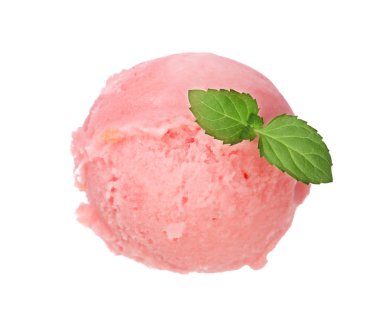 Çilekli dondurma topu beyaz arka plan üzerinde üstten görünüm izole bir nane yaprağı ile