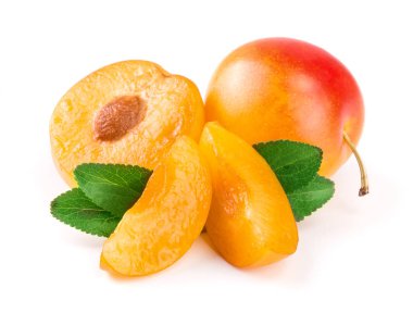 Sarı Erik ve yarım bırakır izole üzerinde beyaz arka plan