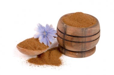 hindiba toz kase ve beyaz arka plan üzerinde izole bir çiçek kaşıkla