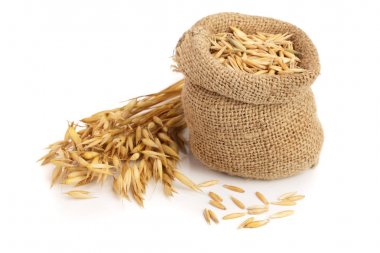 Beyaz arka plan üzerinde izole çanta içinde tahıl Spike'la yulaf