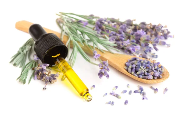 Garrafa com aroma de óleo e flores de lavanda isolada sobre fundo branco — Fotografia de Stock