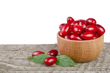 Kızılcık berry yaprak kase beyaz arka plan ile ahşap tablo