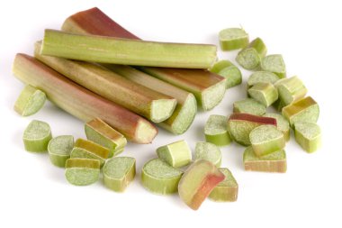 Beyaz arka plan kesme izole kıyılmış ravent kök