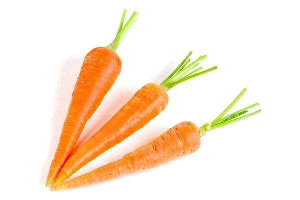 Karottengemüse mit Blättern isoliert auf weißem Hintergrund — Stockfoto