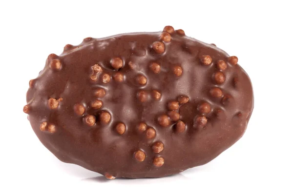 Un caramelo de chocolate aislado sobre fondo blanco —  Fotos de Stock