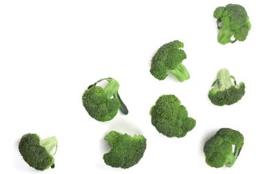 taze brokoli üzerinde beyaz backgroundwith kopya alanı metniniz için izole. Üstten Görünüm. Düz yatıyordu desen