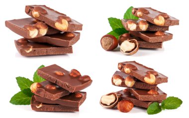 Beyaz arka plan üzerinde izole fındık ve nane yaprağı ile çikolata. Küme veya koleksiyonu