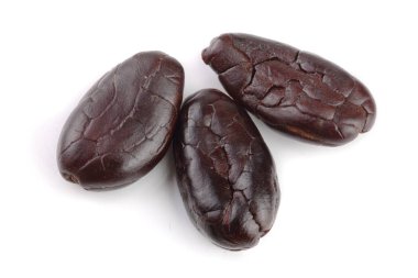 kakao çekirdeği üzerinde beyaz arka plan makro izole