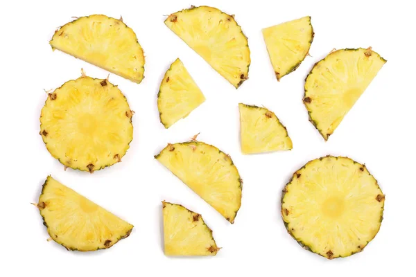 Plasterki ananasa na białym tle. Widok z góry. Wzór prosty lay — Zdjęcie stockowe