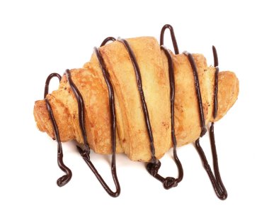 çikolata soslu beyaz arka plan üzerinde üstten görünüm izole dekore edilmiş kruvasan