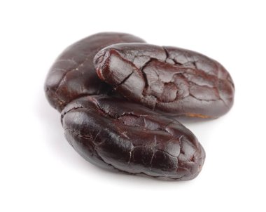 kakao çekirdeği üzerinde beyaz arka plan makro izole