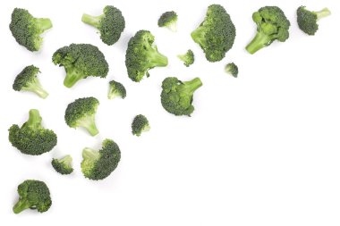 taze brokoli üzerinde beyaz backgroundwith kopya alanı metniniz için izole. Üstten Görünüm. Düz yatıyordu desen