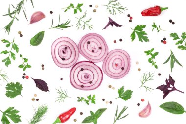 soğan, sarımsak, acı biber ve baharat beyaz arka plan üzerinde izole. Üstten Görünüm