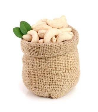 kaju fıstığı yaprak beyaz arka plan üzerinde izole çanta içinde