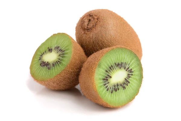 Kiwi fructe izolate pe fundal alb, close-up — Fotografie, imagine de stoc