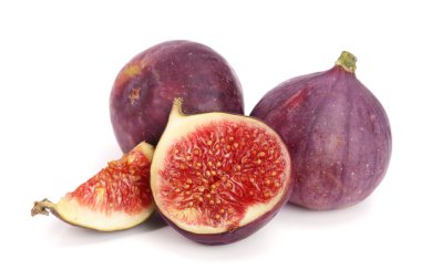 incir meyve yarım ve beyaz arka plan üzerinde izole dilimleri ile